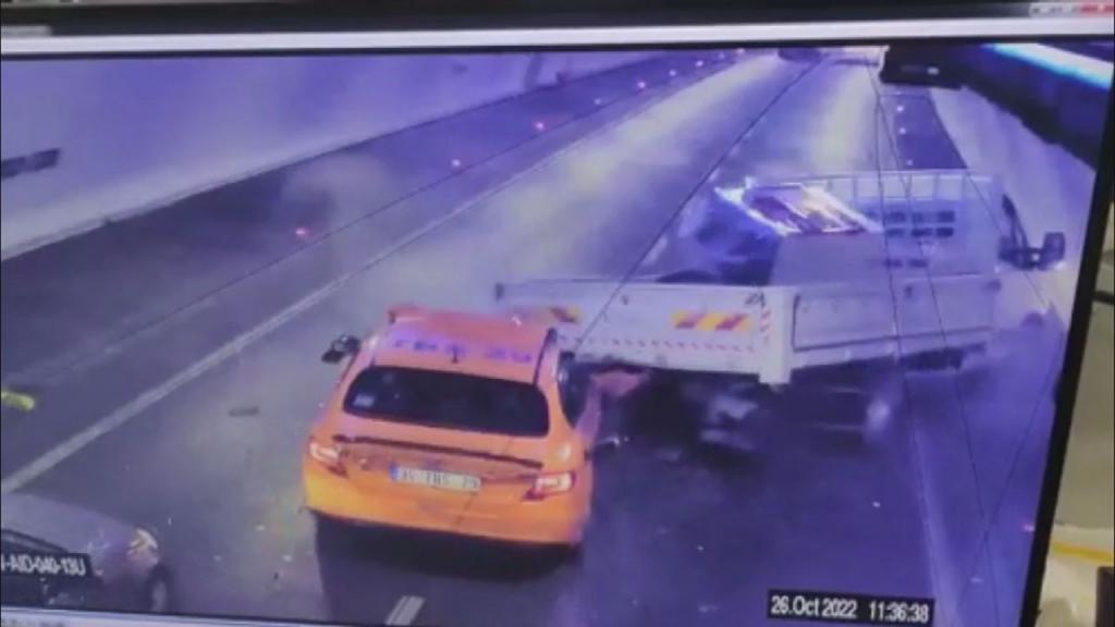Avrasya Tüneli’nde kaza: Taksi, kamyonete çarptı | GAZETE.WiKi
