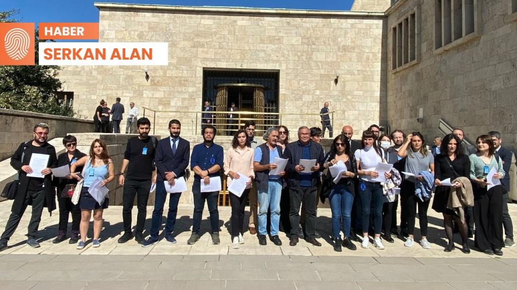 Gazetecilerin Meclis önünde açıklaması engellendi: Karartma girişimiyle karşı karşıyayız