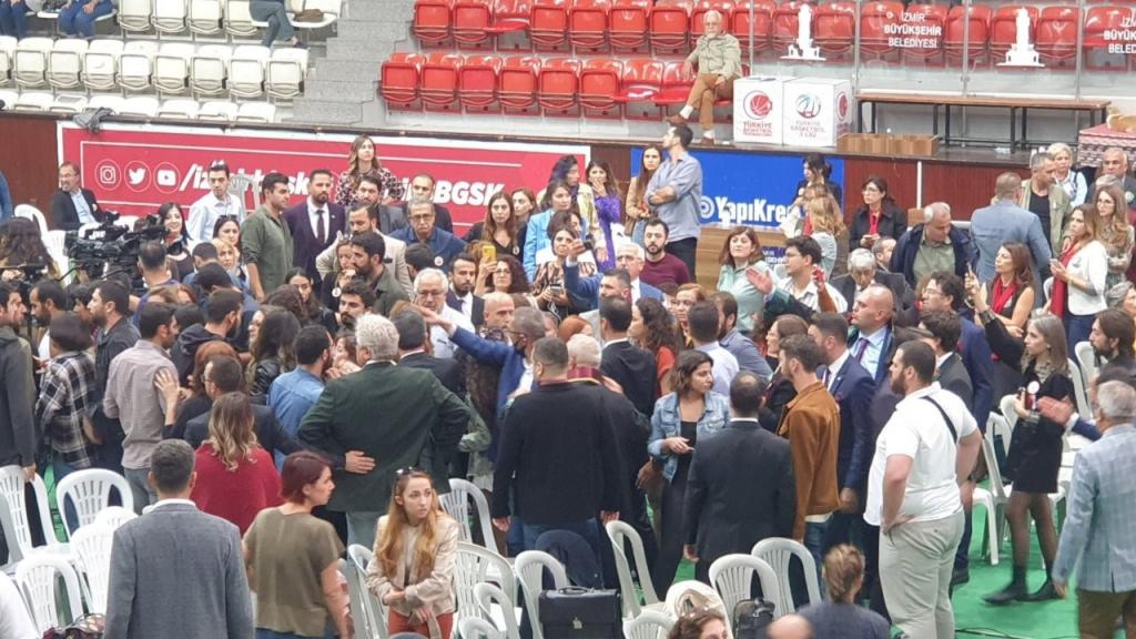 İzmir Barosu Genel Kurulu’nda Kürtçe konuşmaya saldırı