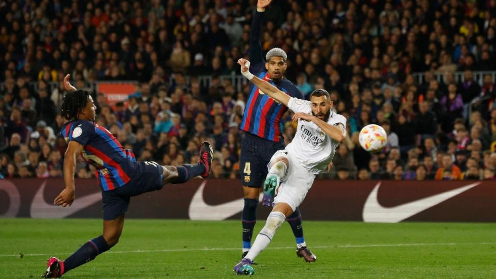 El Clasico’da kazanan Real Madrid: Benzema, Camp Nou’da ilk hat-trick’ini yaptı | GAZETE.WiKi