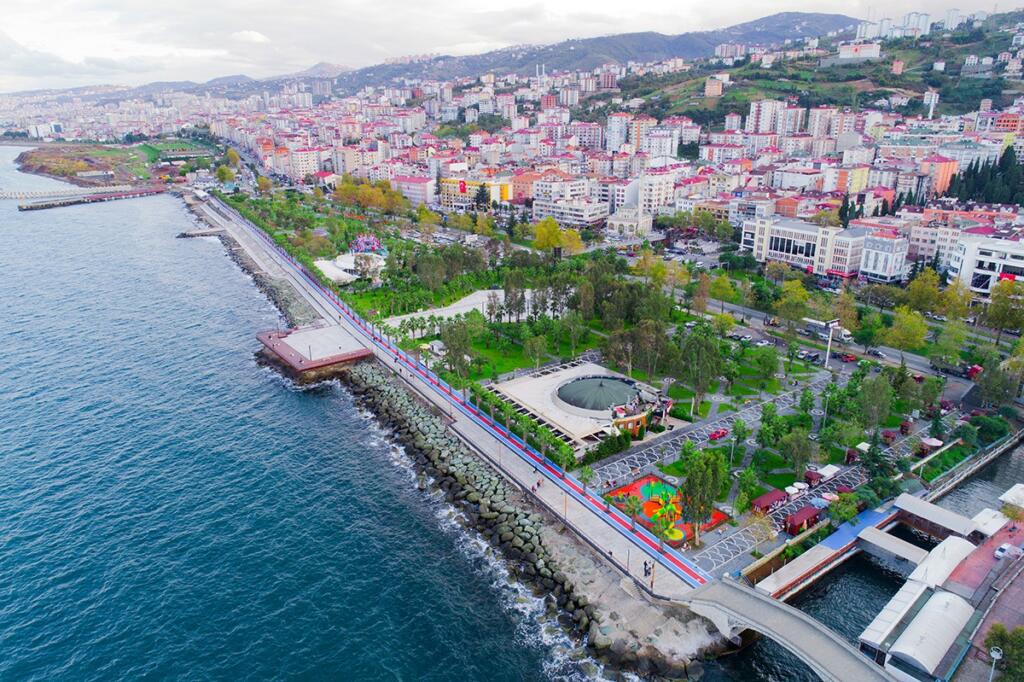 Trabzon’da Akçaabat sahili yenilendi