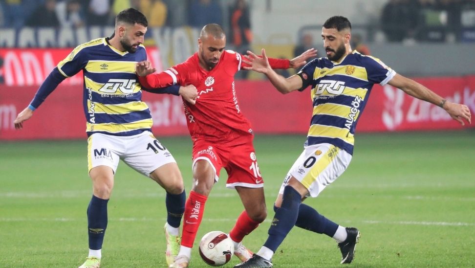 Antalyaspor, Ankaragücü deplasmanında 4 puanı 3 golle aldı