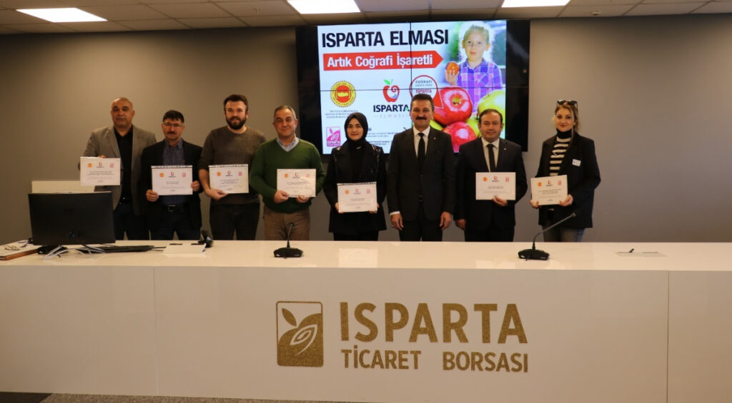 8 ihracatçı firma, Isparta elması’nın coğrafi işaret tescil belgesini aldı