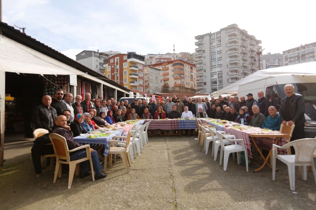 CHP Giresun Belediye Başkan Adayı Fuat Köse pazarcı esnafla buluştu